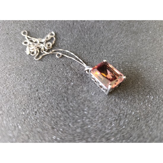 Neckleas With Colour Changing Zultanite Stone