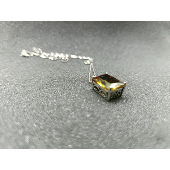 Neckleas With Colour Changing Zultanite Stone