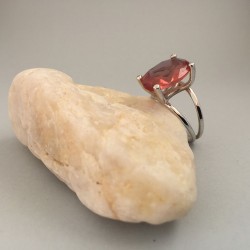 Colour-Changing Silver Ring With Zultanite Stone Colour-Changing Silver Ring With Zultanite Stone