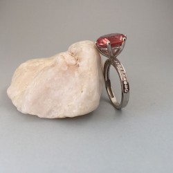 Colour-Changing Silver Ring With Zultanite Stone Colour-Changing Silver Ring With Zultanite Stone